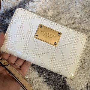 Michael Kors Wristlet wallet